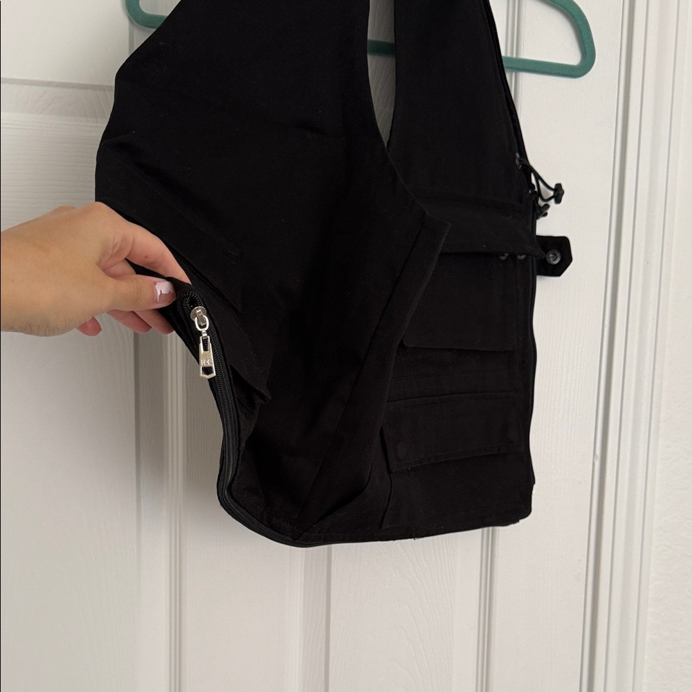 Black Multi Function Utility Vest Converts Into S… - image 3